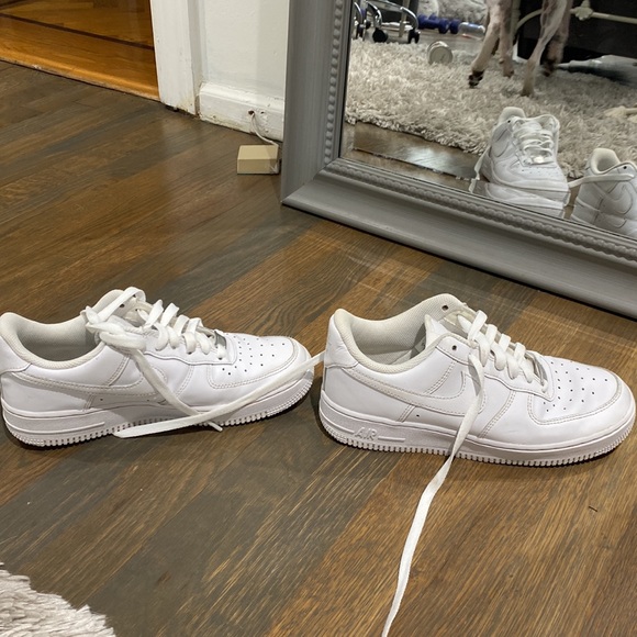 White size 7 air forces - Picture 5 of 8